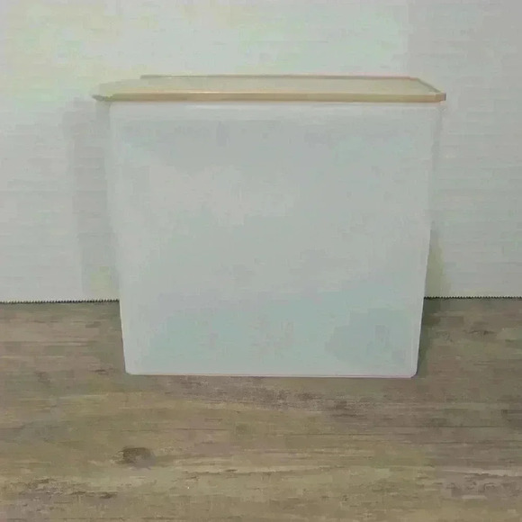 Tupperware  vintage 9 cup / 2.2L modular container with vent 5198A & 5196A - Picture 4 of 9